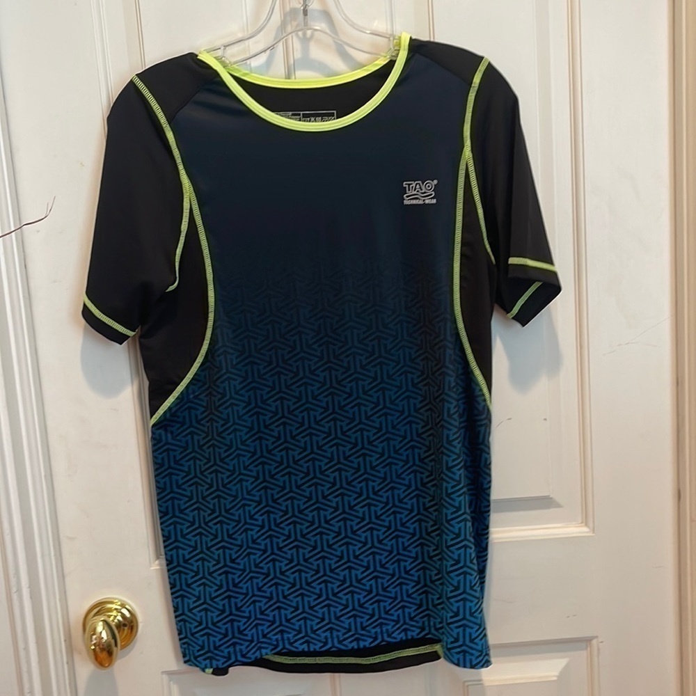 NWT Tao running shirt